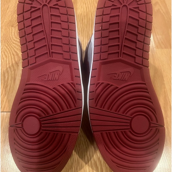 Air Jordan 1 OG Hi Team Red - Picture 7 of 9